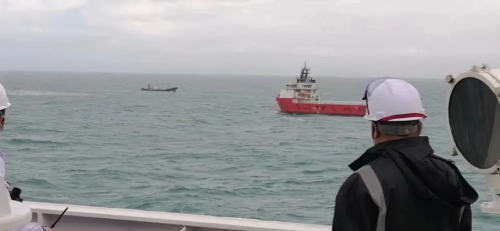 紧急救援 | 中远海运能源“腾池”轮虾峙门外海域参与救助15名落水渔民